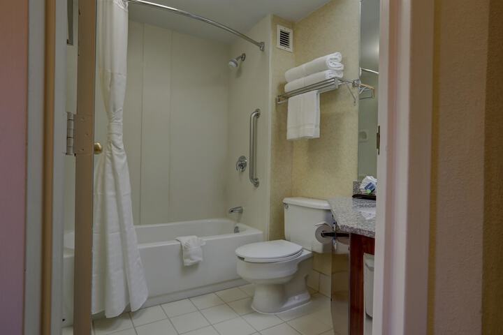 Room 13 of 37
