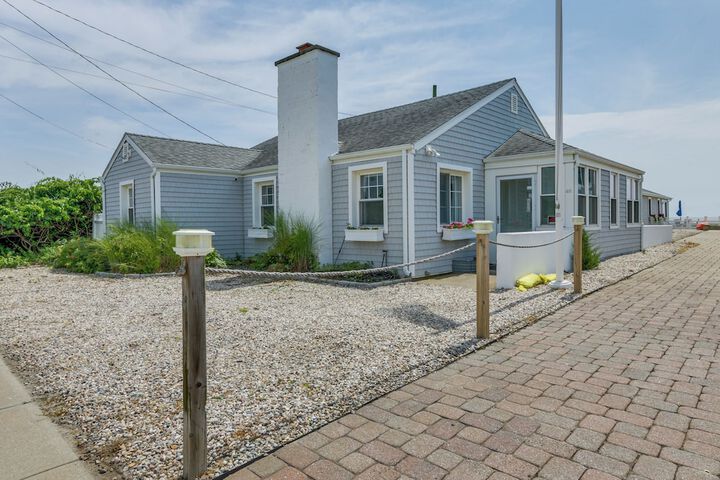 Cozy Westbrook Vacation Rental - Walk to Beach!