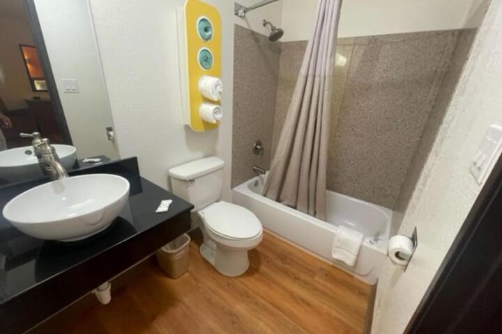 Room 12 of 18
