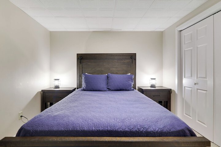 The Nest at Pinecrest by Avantstay Spacious Deck Game Room, Fire Pit
