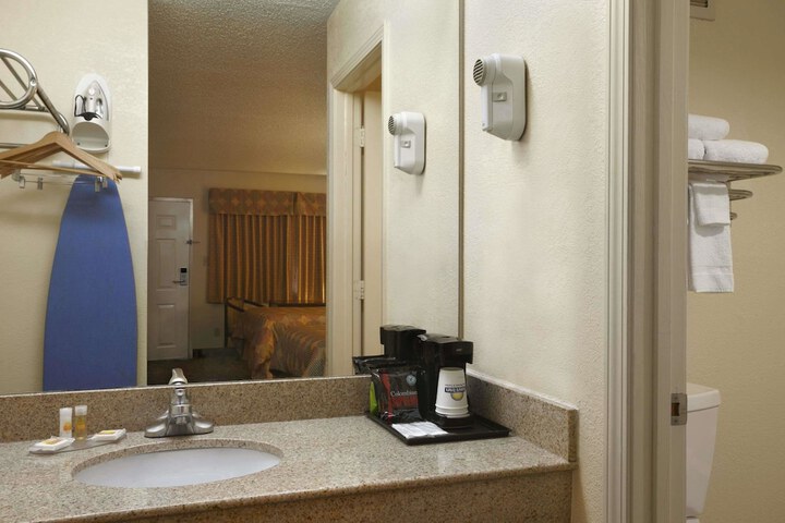 Room 27 of 31