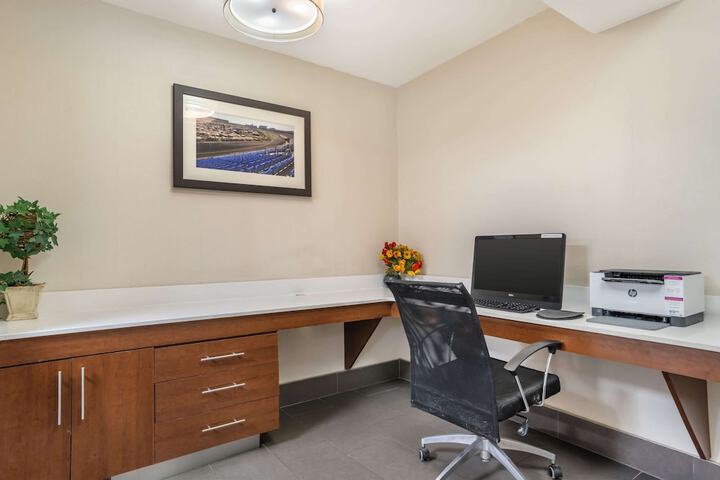 Business Center 67 of 67