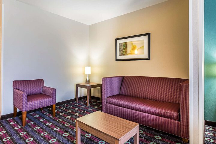 Room 17 of 38