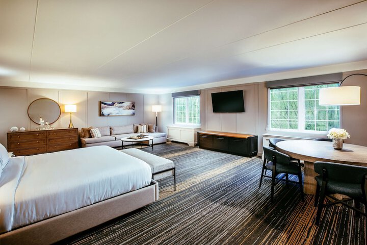 Room 33 of 49