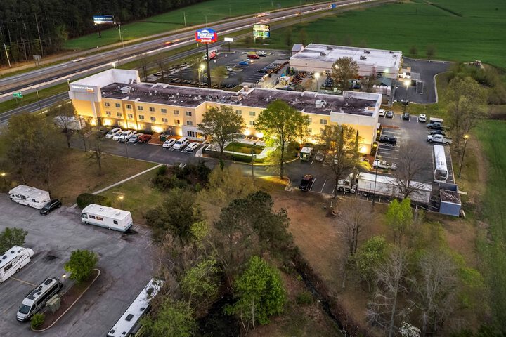 Hotel 7 of 70