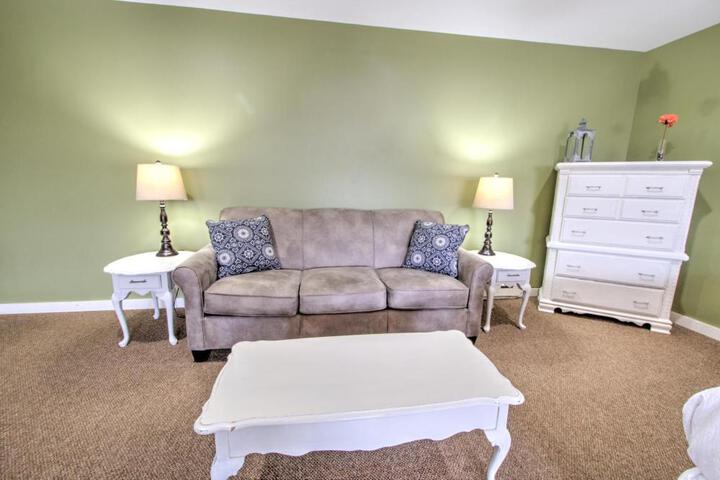 East Shore Lodging