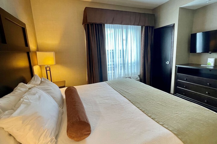 Room 33 of 39
