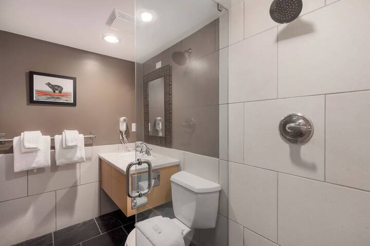 Room 176 of 330