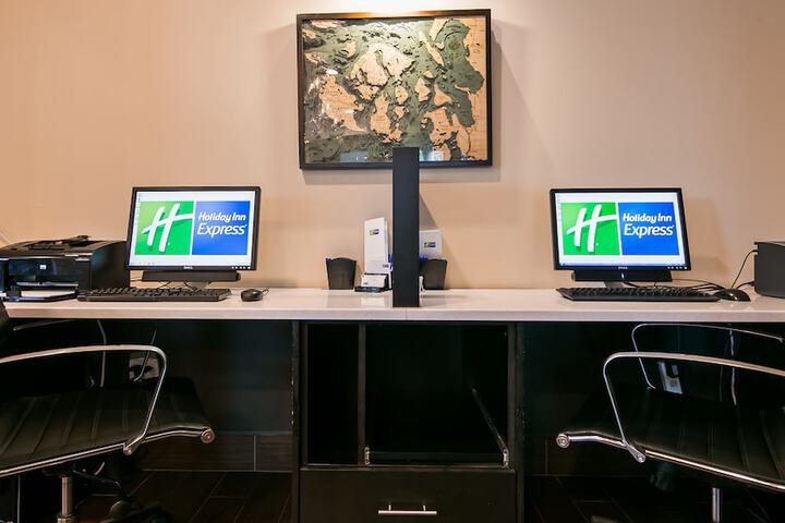 Business Center 51 of 52