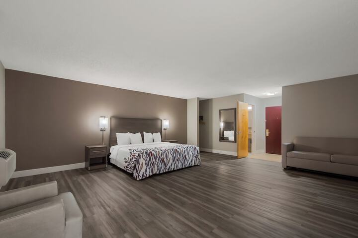 Room 26 of 38