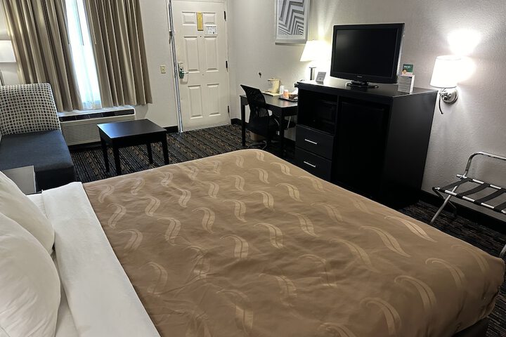 Room 23 of 40