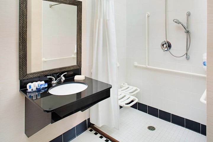 Room 10 of 16