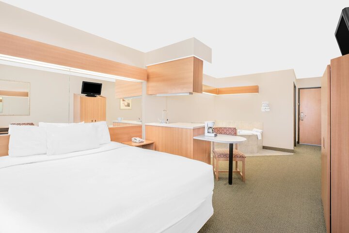 Room 9 of 16