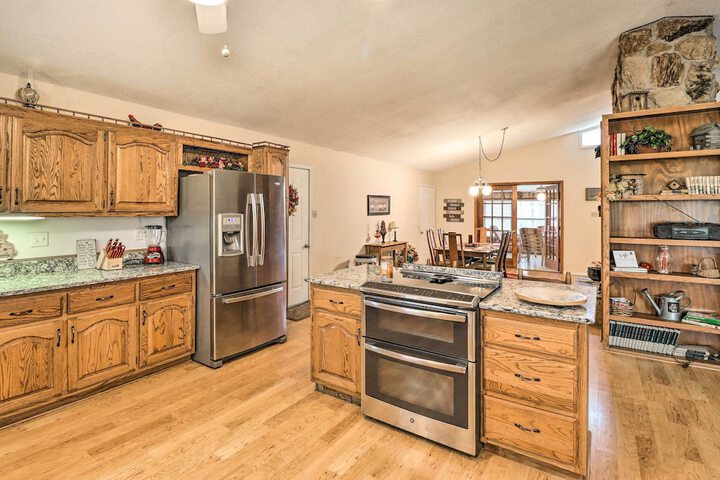 40-acre Poplar Bluff Nature Lovers Paradise!