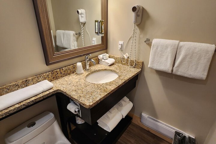 Aspen Village Inn