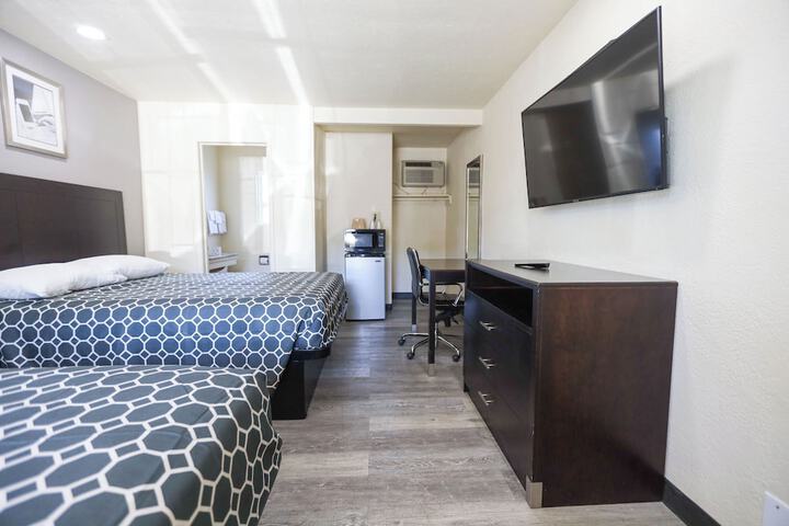 Room 8 of 22