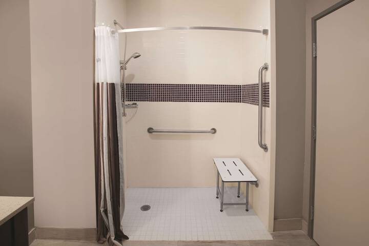 Room 15 of 33