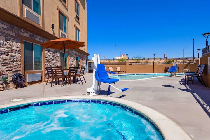 Best Western Plus New Barstow Inn & Suites