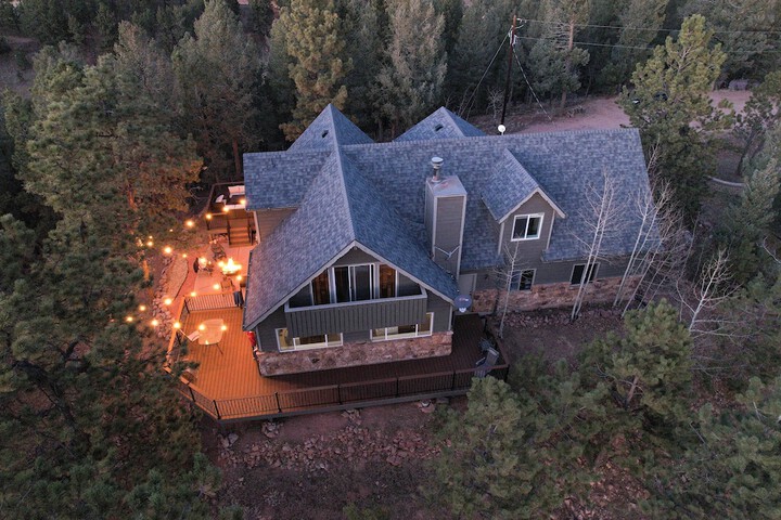 mountain Haven w / Deck + Pikes Peak Views!