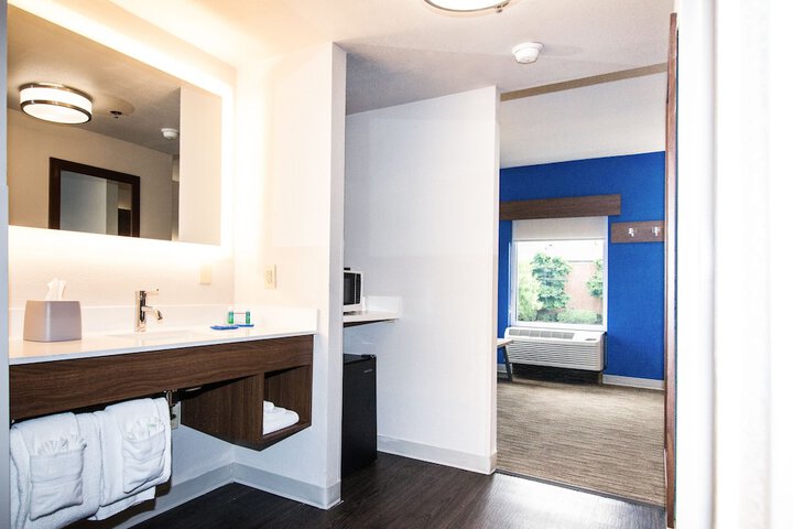 Holiday Inn Express & Suites Nashville - Brentwood I-65 by IHG