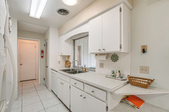 Englewood Home on Canal: Boat to Lemon Bay!