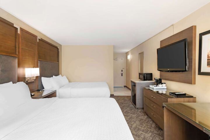 Best Western Plus Kansas City Sports Complex Hotel