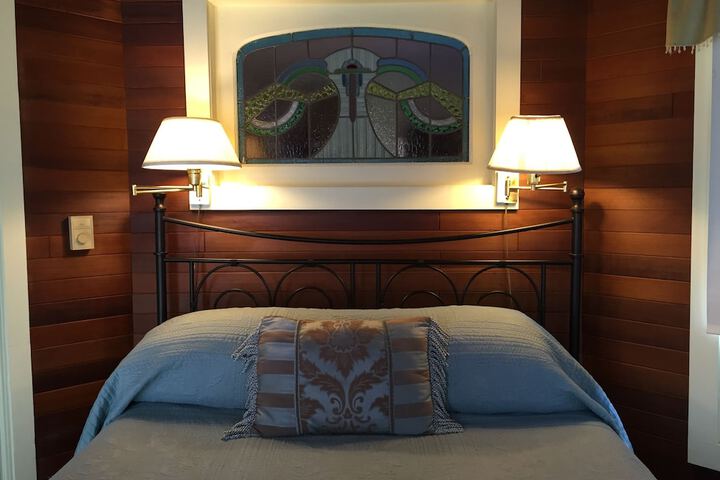 Alexanders Lodge