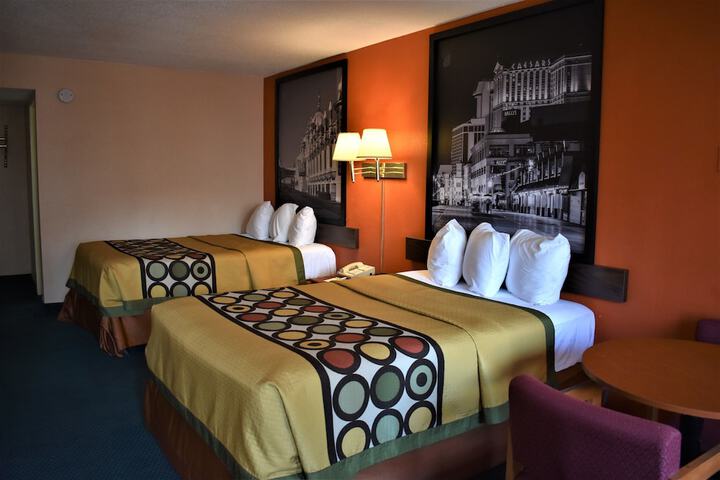 Room 6 of 22