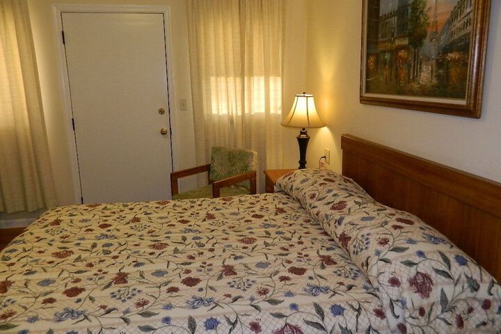 Room 10 of 20