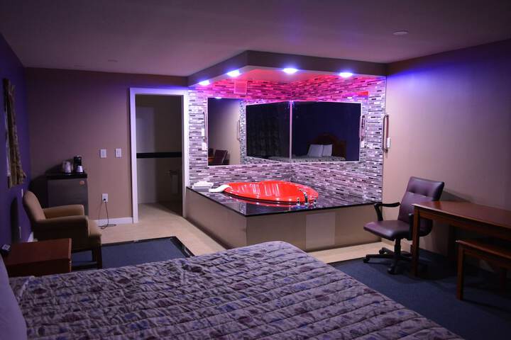 Room 14 of 28
