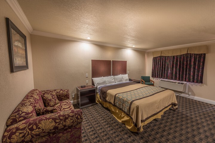 Room 8 of 25