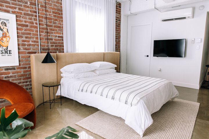 Room 46 of 142