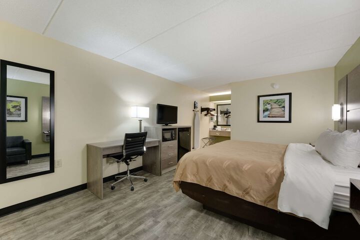 Room 9 of 20