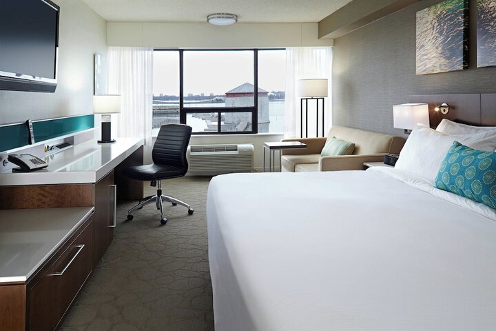 Room 25 of 53