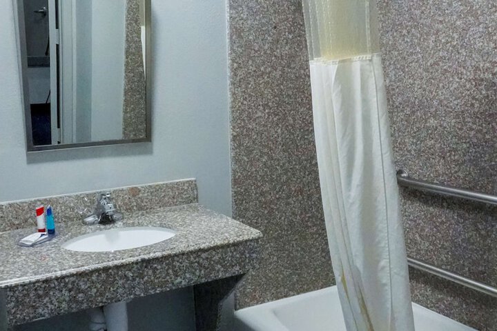 Room 8 of 26