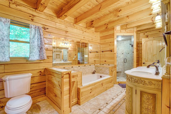 Hike Fish & Golf: Burnsville Retreat w / Deck!
