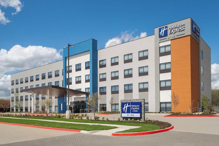 Holiday Inn Express & Suites DFW Airport Southwest - Euless