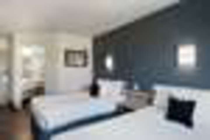 Room 110 of 112