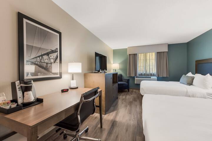Room 13 of 32