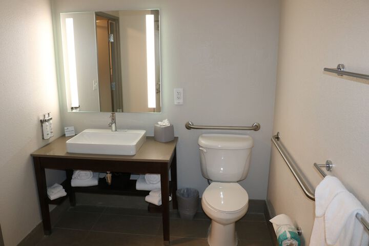 Room 53 of 145