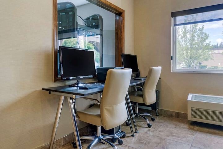 Business Center 27 of 27