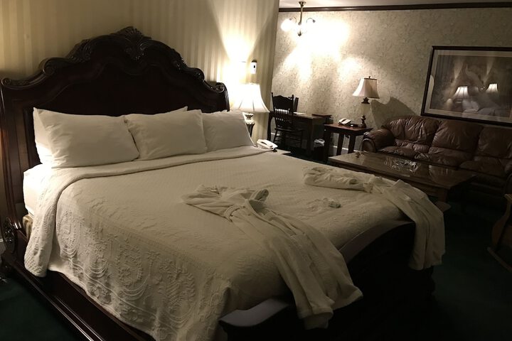 Room 102 of 104