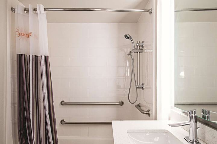 La Quinta Inn & Suites by Wyndham Cincinnati Sharonville