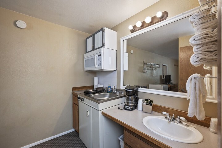 Room 33 of 65