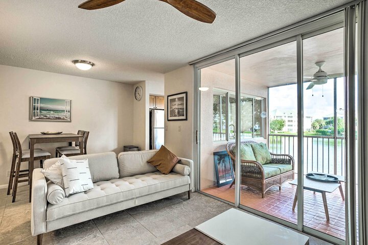 Jupiter Bay Condo w / Pool Half Mile to Beach!