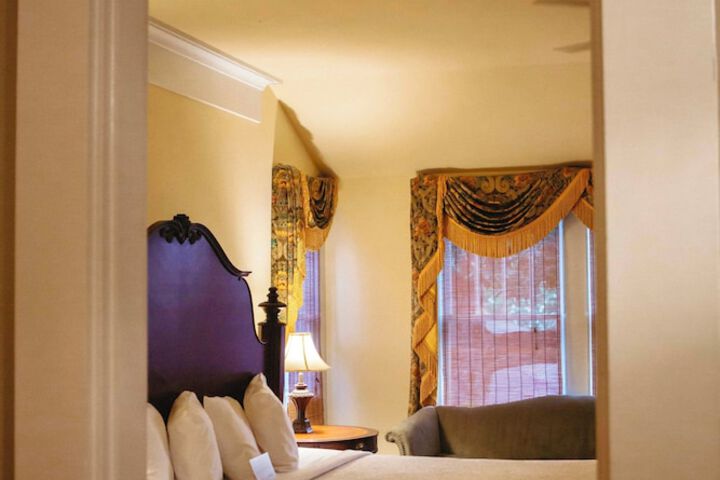 Room 93 of 147