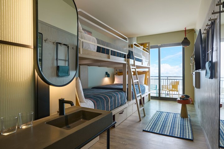 Room 9 of 35