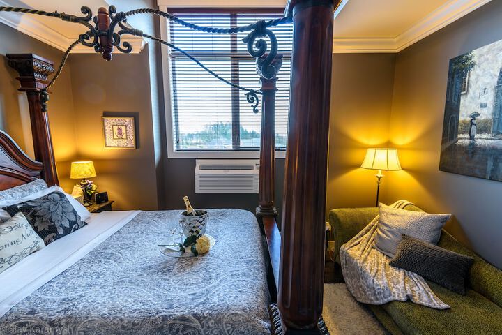 Room 83 of 159