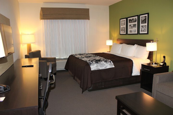 Room 26 of 40