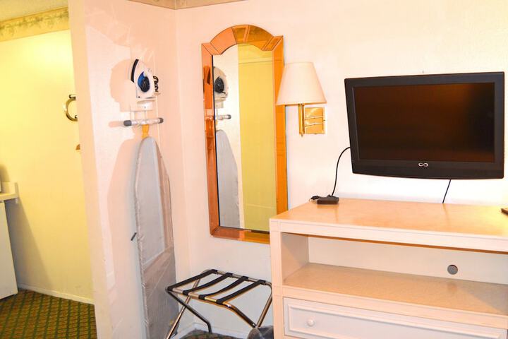 Room 28 of 41